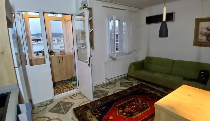 Buca Yenigün'de 3 Cepheli, Kış Bahçeli 2+1 Satılık Daire