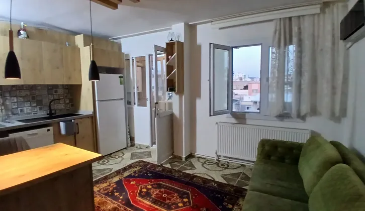 Buca Yenigün'de 3 Cepheli, Kış Bahçeli 2+1 Satılık Daire