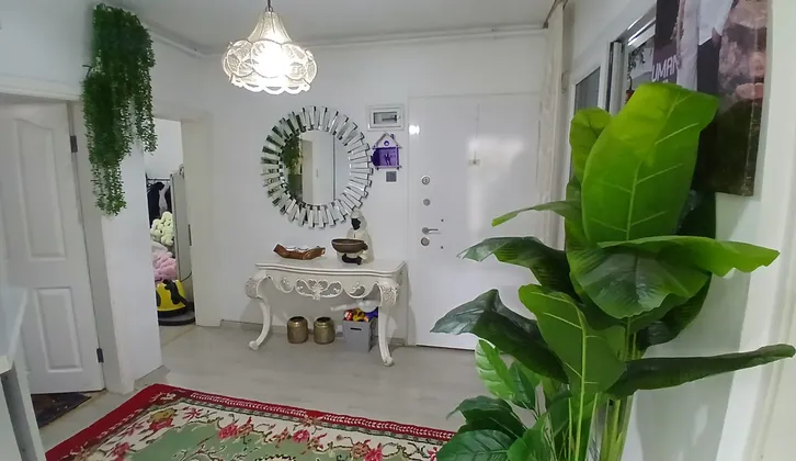 Buca Yenigün'de 3 Cepheli, Kış Bahçeli 2+1 Satılık Daire