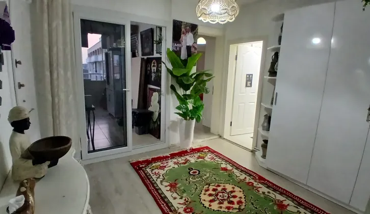 Buca Yenigün'de 3 Cepheli, Kış Bahçeli 2+1 Satılık Daire