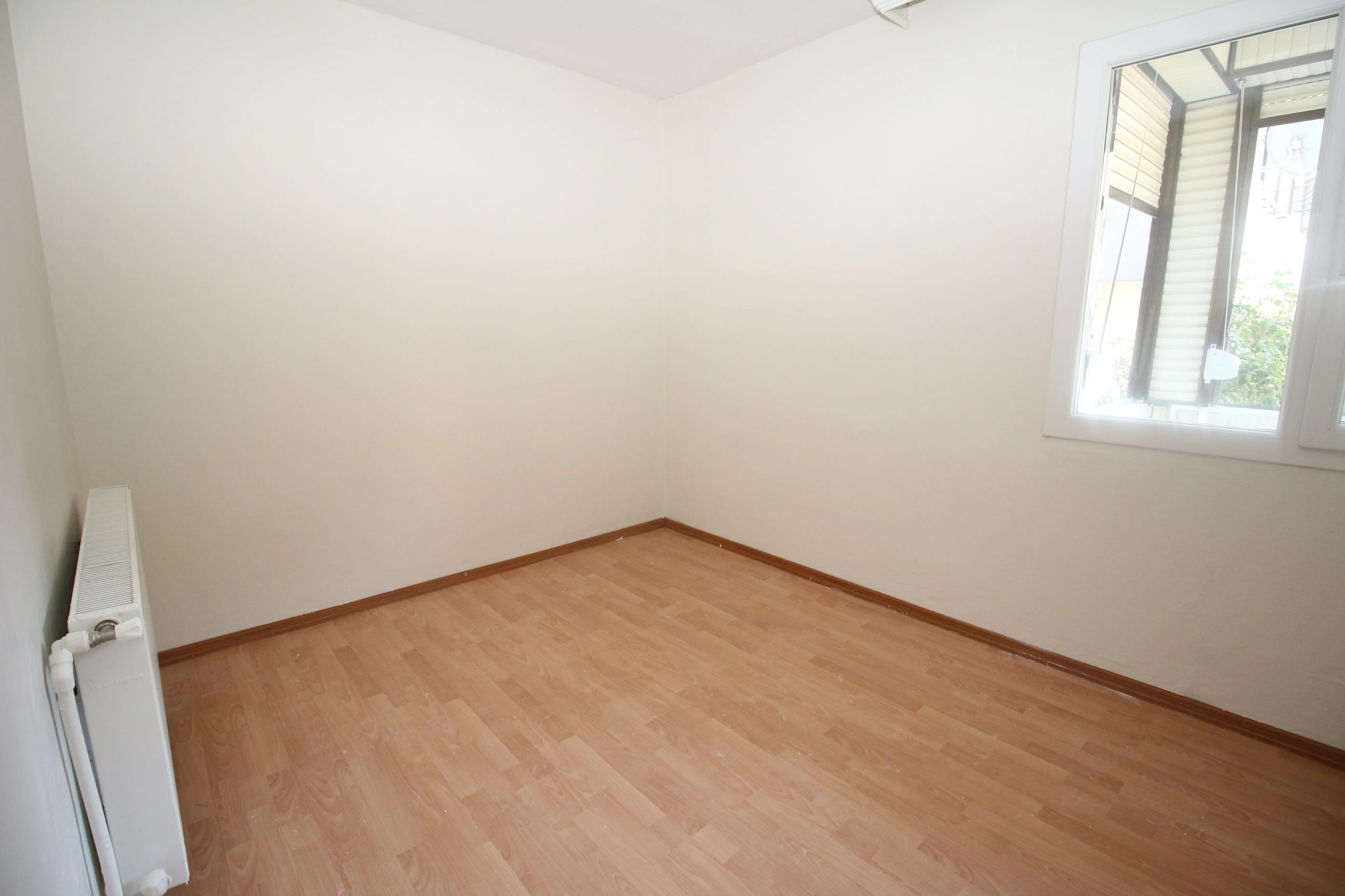 Basınsitesi Mah. Göztepe Metro Yakını Doğalgazlı Bakımlı 2+1