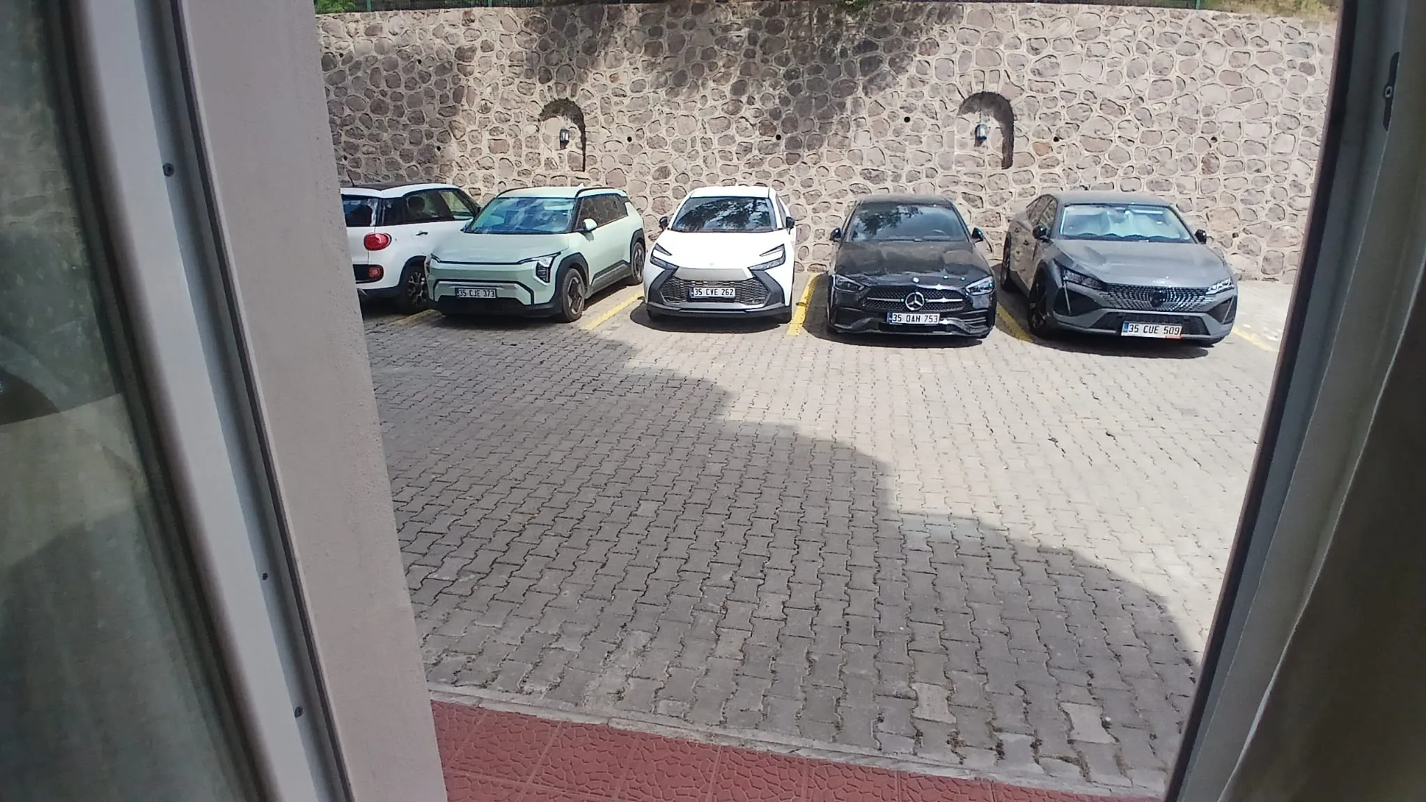 Bornova Evka3'te Eşyalı 1+0 Stüdyo Daire (Site İçinde)