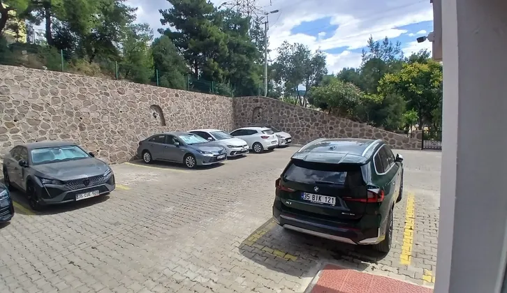 Bornova EVKA3'te Eşyalı 1+0 Stüdyo Daire (Site İçinde)