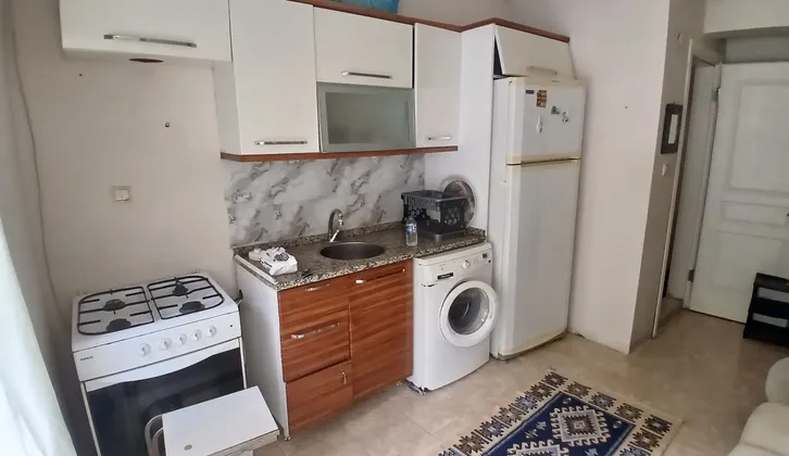Bornova EVKA3'te Eşyalı 1+0 Stüdyo Daire (Site İçinde)