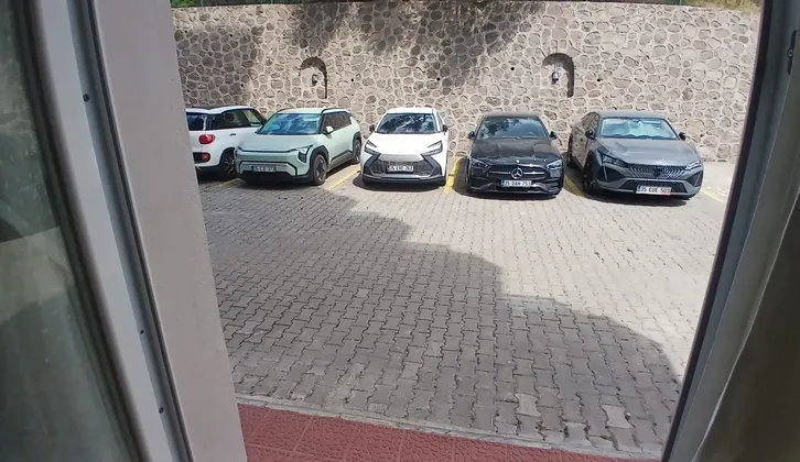 Bornova EVKA3'te Eşyalı 1+0 Stüdyo Daire (Site İçinde)