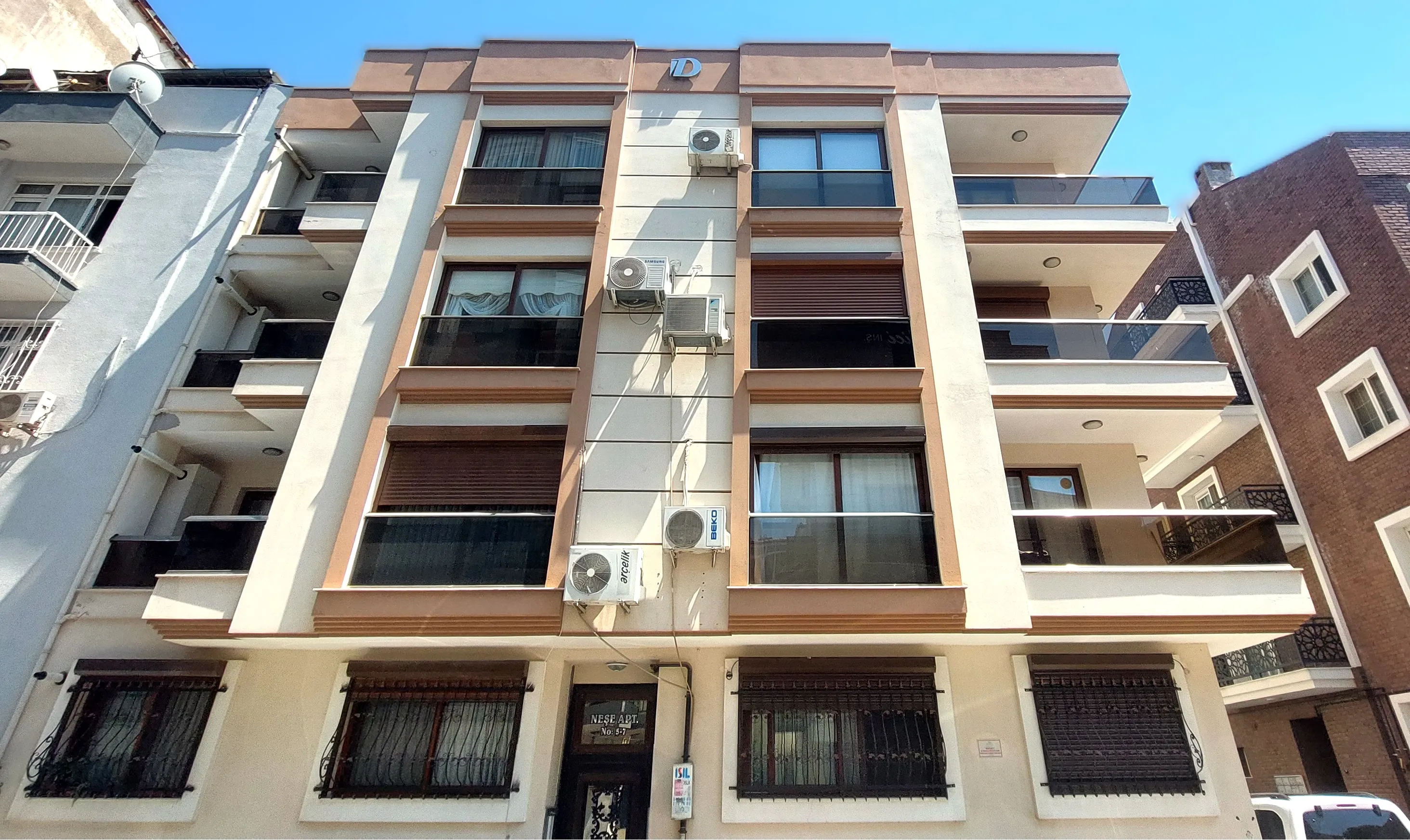 Balçova Eğitim Mahallesinde Üniversite&avm&metroya Yakın, En Üst Kat Ferah 2+1 Eşyalı Daire
