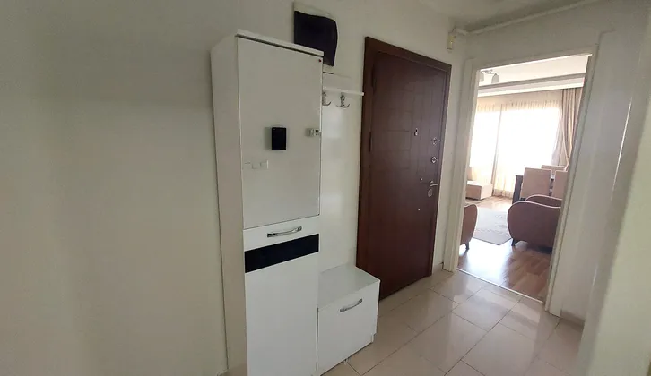Balçova Eğitim Mahallesinde Üniversite&AVM&Metroya Yakın, En Üst Kat Ferah 2+1 Eşyalı Daire