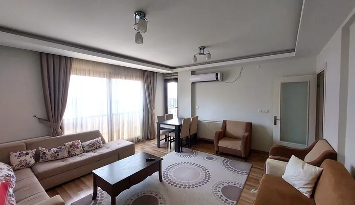 Balçova Eğitim Mahallesinde Üniversite&AVM&Metroya Yakın, En Üst Kat Ferah 2+1 Eşyalı Daire