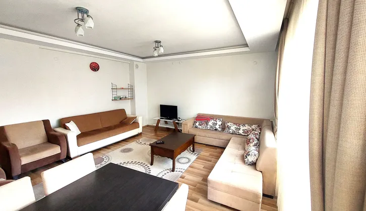 Balçova Eğitim Mahallesinde Üniversite&AVM&Metroya Yakın, En Üst Kat Ferah 2+1 Eşyalı Daire