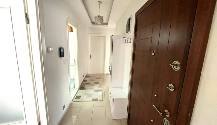 Balçova Eğitim Mahallesinde Üniversite&AVM&Metroya Yakın, En Üst Kat Ferah 2+1 Eşyalı Daire