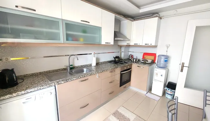 Balçova Eğitim Mahallesinde Üniversite&AVM&Metroya Yakın, En Üst Kat Ferah 2+1 Eşyalı Daire