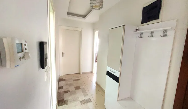 Balçova Eğitim Mahallesinde Üniversite&AVM&Metroya Yakın, En Üst Kat Ferah 2+1 Eşyalı Daire