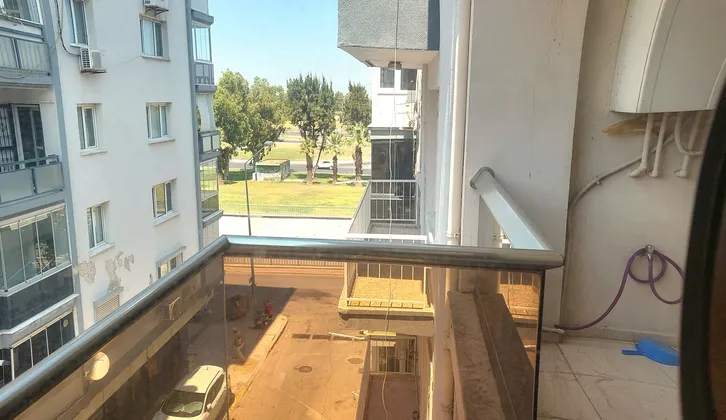 Balçova Eğitim Mahallesinde Üniversite&AVM&Metroya Yakın, En Üst Kat Ferah 2+1 Eşyalı Daire