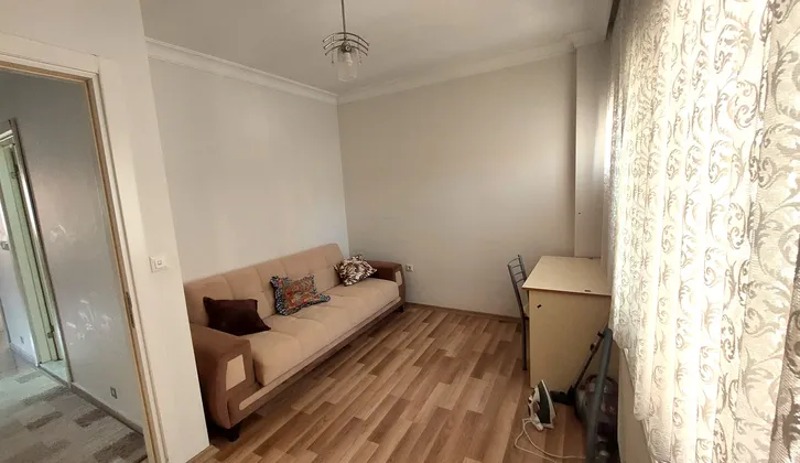 Balçova Eğitim Mahallesinde Üniversite&AVM&Metroya Yakın, En Üst Kat Ferah 2+1 Eşyalı Daire