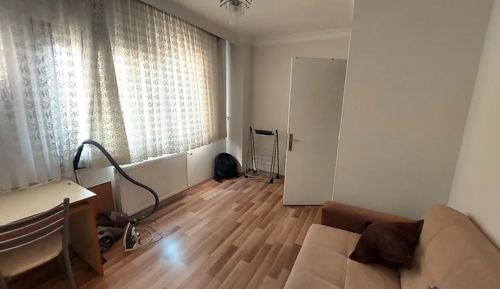 Balçova Eğitim Mahallesinde Üniversite&AVM&Metroya Yakın, En Üst Kat Ferah 2+1 Eşyalı Daire